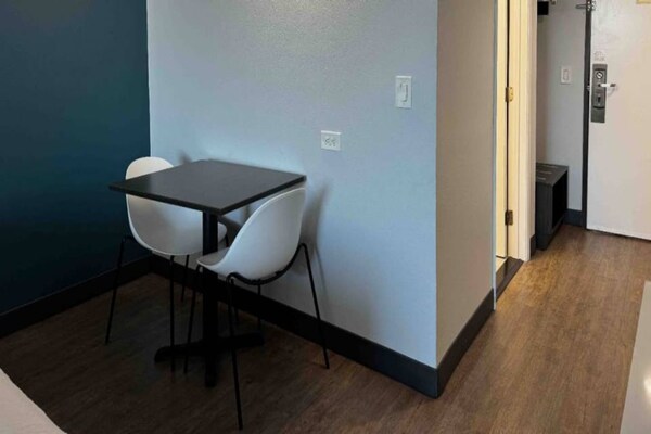 Foto van 2 tweepersoonsbedden (queensize) | Niet-roken, koelkast (Micfridge) - Facilities