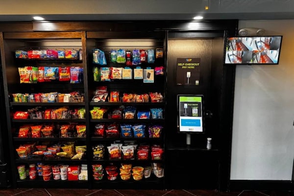Foto van 2 tweepersoonsbedden (queensize) | Niet-roken, koelkast (Micfridge) - Facilities