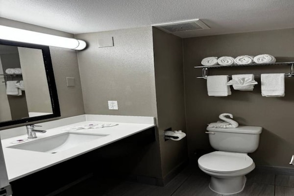 Foto van 2 tweepersoonsbedden (queensize) | Niet-roken, koelkast (Micfridge) - Facilities