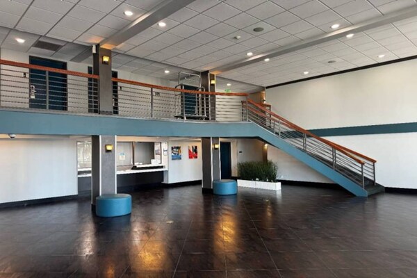 Foto van 2 tweepersoonsbedden (queensize) | Niet-roken, koelkast (Micfridge) - FloorPlan