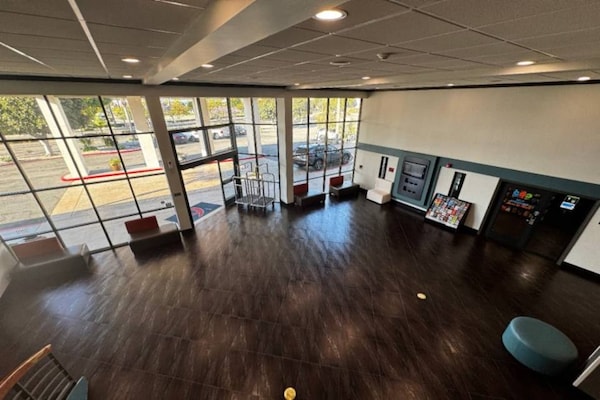 Foto van 2 tweepersoonsbedden (queensize) | Niet-roken, koelkast (Micfridge) - FloorPlan
