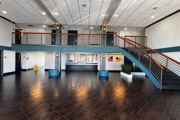 Foto van 2 tweepersoonsbedden (queensize) | Niet-roken, koelkast (Micfridge) - FloorPlan