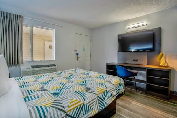 Foto van 1 tweepersoonsbed | Toegankelijk voor mindervaliden | Badkuip - BedRoom