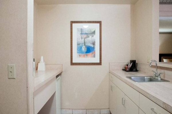 Foto van 2 queensize bedden | Suite, Nsmk, Micfridge - Vakantiehuis in Anaheim - BedRoom