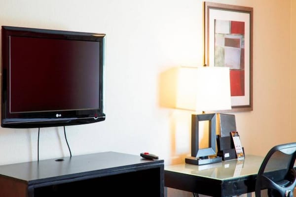 Foto van 2 queensize bedden | Suite, Nsmk, Micfridge - Vakantiehuis in Anaheim - Facilities