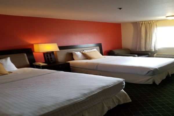Foto van 2 queensize bedden | Suite, Nsmk, Micfridge - Vakantiehuis in Anaheim - BedRoom