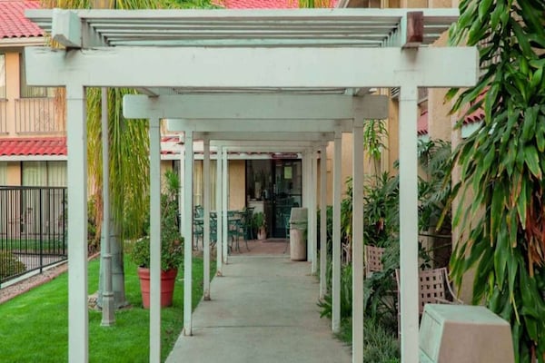 Foto van 2 kingsize bedden | Nsmk, Micfridge - Vakantiehuis in Anaheim - ExteriorSummer