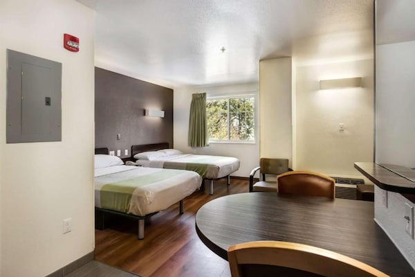 Foto van 2 tweepersoonsbedden | Niet roken - Vakantiehuis in East Brunswick - BedRoom