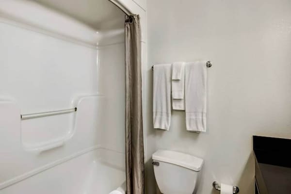 Foto van 2 tweepersoonsbedden | Niet roken - Vakantiehuis in East Brunswick - BathRoom