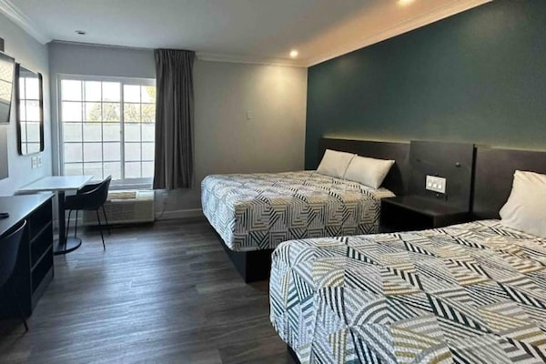 Foto van 2 tweepersoonsbedden | Toegankelijk voor mindervaliden | Micfridg - BedRoom