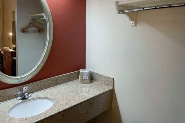 Foto van 2 tweepersoonsbedden (queensize) | Niet-roken, koelkast - BathRoom