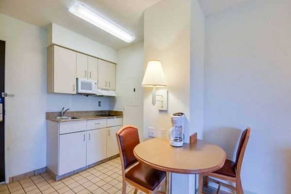 Foto van 2 tweepersoonsbedden | Rolstoeltoegankelijk / Badkuip / Luxe / Magnetron - Kitchen