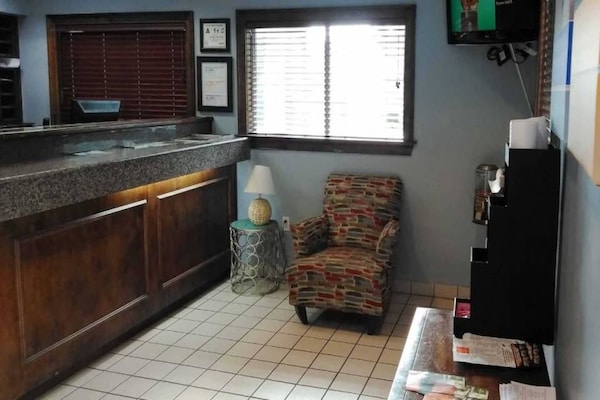 Foto van 1 Queensize Bed | Ada/tub/keuken - Vakantiehuis in Greensboro - FloorPlan