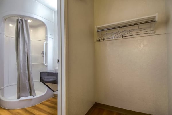 Foto van 2 tweepersoonsbedden | Premium, minikoelkast - Vakantiehuis in Stanton - Facilities