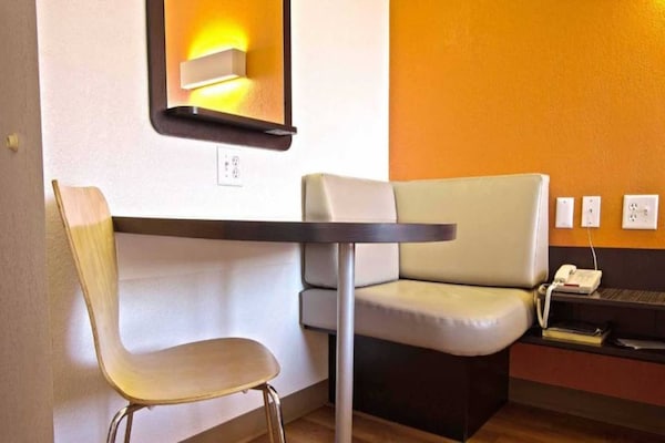 Foto van 1 kingsize bed | Micfridge - Vakantiehuis in Piscataway - Facilities