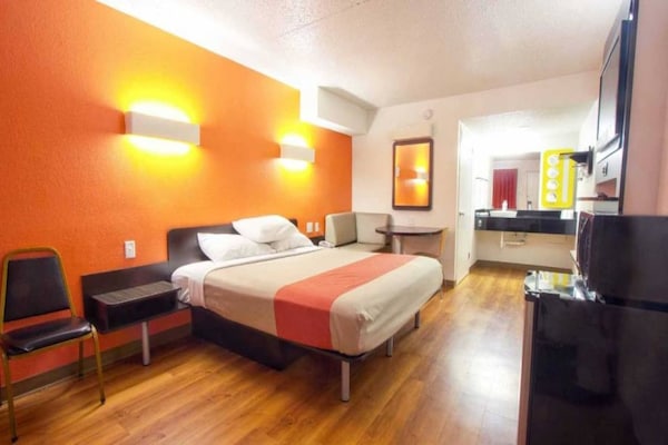 Foto van 1 kingsize bed | Micfridge - Vakantiehuis in Piscataway - BedRoom