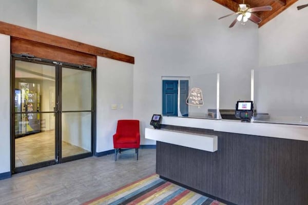 Foto van 1 tweepersoonsbed (queensize) | Rookvrij, Keuken - Vakantiehuis in Jacksonville - FloorPlan
