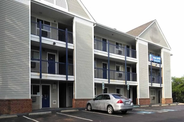 Foto van 2 tweepersoonsbedden | Koelkast - Vakantiehuis in Greensboro - ExteriorSummer