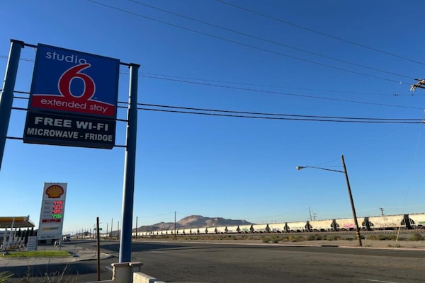Foto van 1 kingsize bed | Zakelijk, NSMK, koelkast - Vakantiehuis in Mojave - Outdoor