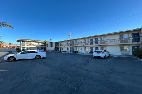 Foto van 1 kingsize bed | Zakelijk, NSMK, koelkast - Vakantiehuis in Mojave - Outdoor