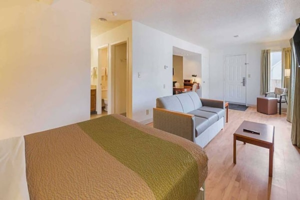 Foto van 1 tweepersoonsbed (Queensize) | Premium, Micfridge - BedRoom