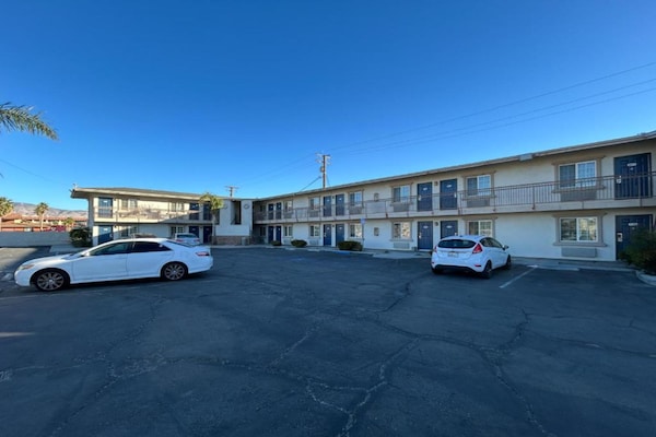 Foto van 1 kingsize bed|Mobiliteit|RI Shwr|Mickoelkast - Vakantiehuis in Mojave - Outdoor