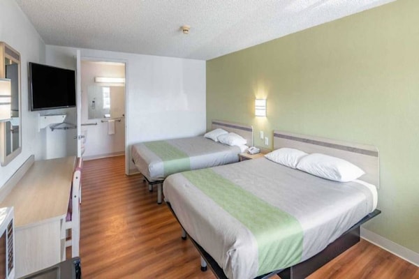 Foto van 2 tweepersoonsbedde|Toegankelijk voor mindervaliden|Douche volgens RI-norme|Nsmk - BedRoom