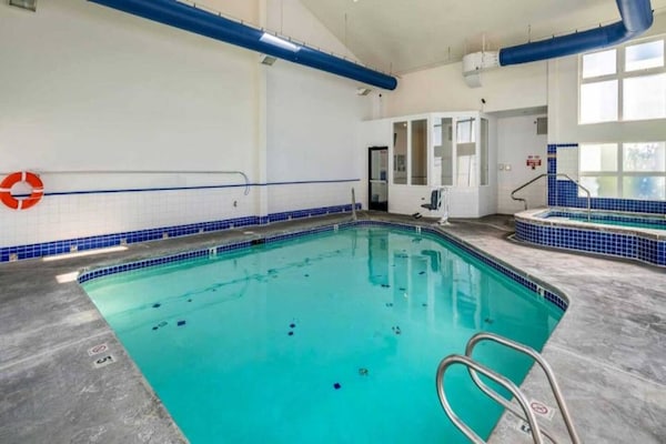 Foto van 2 tweepersoonsbedde|Toegankelijk voor mindervaliden|Douche volgens RI-norme|Nsmk - Pool