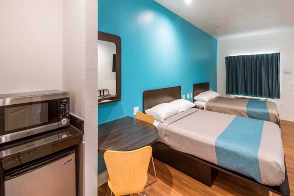 Foto van 2 tweepersoonsbedden (queensize) | Roken - Vakantiehuis in Houston - BedRoom