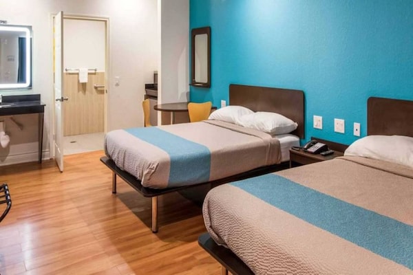 Foto van 2 tweepersoonsbedden (queensize) | Roken - Vakantiehuis in Houston - BedRoom