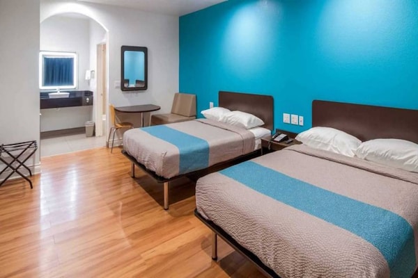 Foto van 2 tweepersoonsbedden (queensize) | Roken - Vakantiehuis in Houston - BedRoom