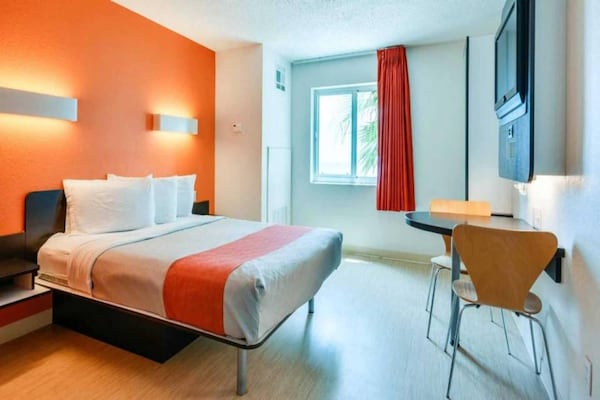 Foto van 1 tweepersoonsbed | Toegankelijk voor mindervaliden / Badkuip / Magnetron - BedRoom