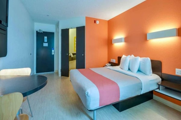 Foto van 1 tweepersoonsbed | Toegankelijk voor mindervaliden / Badkuip / Magnetron - BedRoom