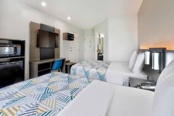 Foto van 2 Volledige Bedden | Toegankelijk, Niet Roken - Vakantiehuis in Benbrook - BedRoom