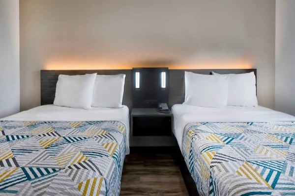 Foto van 2 Volledige Bedden | Toegankelijk, Niet Roken - Vakantiehuis in Benbrook - BedRoom