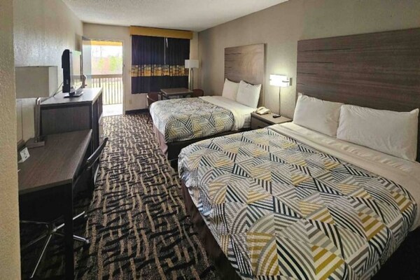 Foto van 2 Queensize Bedden | Roken, Micfridge - Vakantiehuis in Jackson - BedRoom