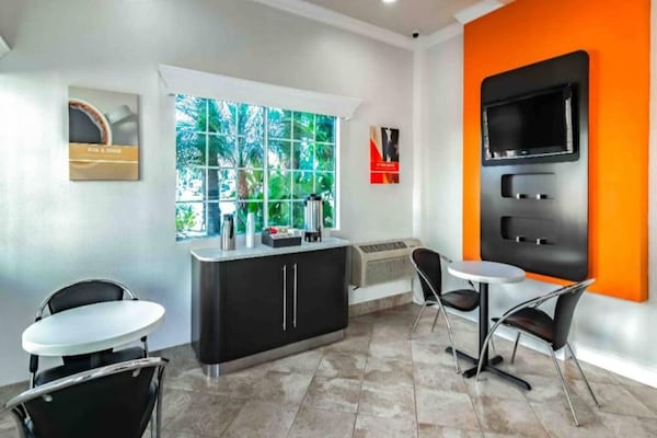 Foto van 1 King Bed | Roken - Vakantiehuis in Anaheim - FloorPlan