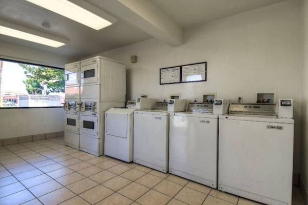 Foto van 1 tweepersoonsbed (Queensize) | Anaheim West - Vakantiehuis in Stanton - Facilities