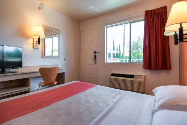 Foto van 1 tweepersoonsbed (Queensize) | Anaheim West - Vakantiehuis in Stanton - BedRoom
