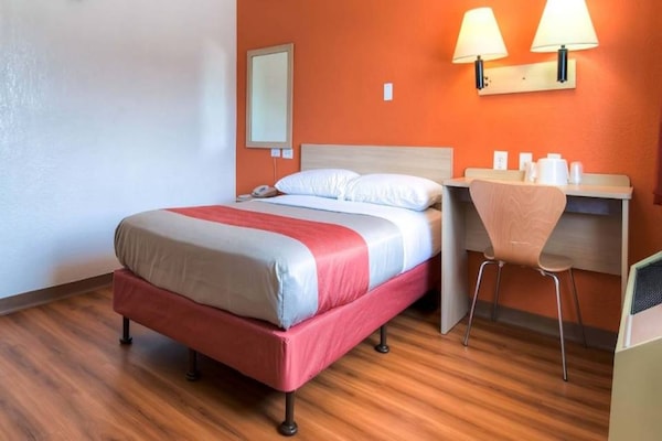 Foto van 1 tweepersoonsbed (Queensize) | Anaheim West - Vakantiehuis in Stanton - BedRoom
