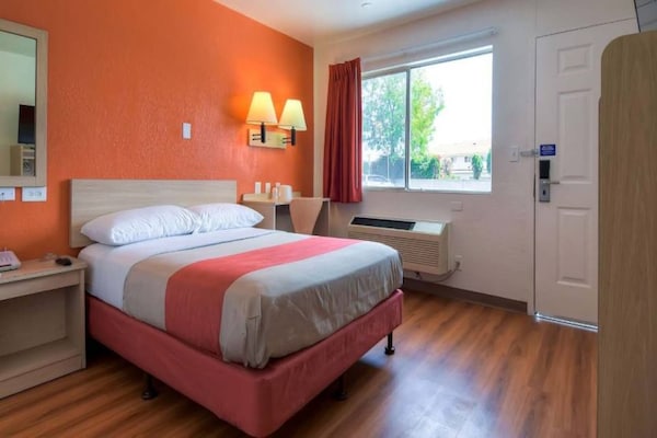 Foto van 1 tweepersoonsbed (Queensize) | Anaheim West - Vakantiehuis in Stanton - BedRoom