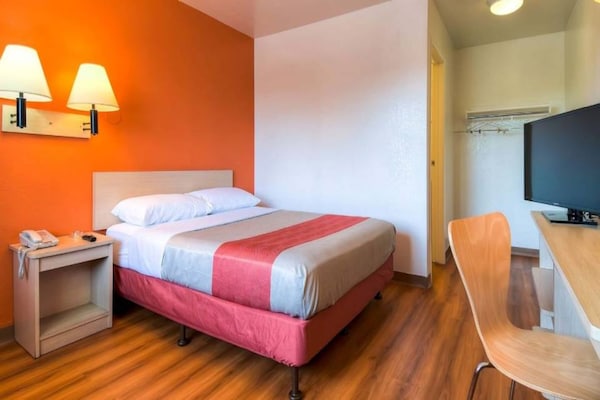 Foto van 1 tweepersoonsbed (Queensize) | Anaheim West - Vakantiehuis in Stanton - BedRoom