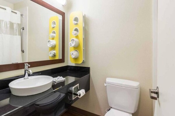 Foto van 1 kingsize bed | Roken toegestaan - Vakantiehuis in NEW BRUNSWICK - BathRoom