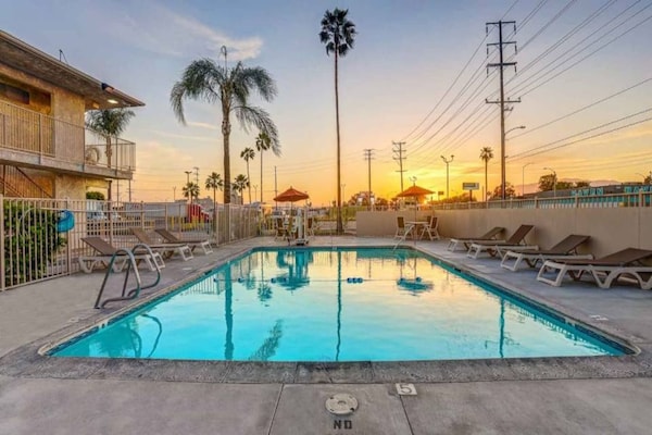 Foto van 2 tweepersoonsbedden | Rookvrij, minikoelkast - Vakantiehuis in San Bernardino - Pool