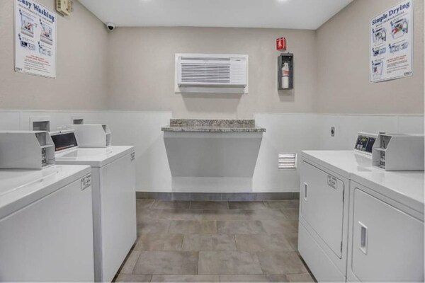 Foto van 2 tweepersoonsbedden | Rookvrij, minikoelkast - Vakantiehuis in San Bernardino - Facilities