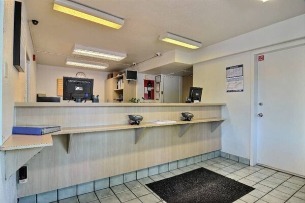 Foto van 2 tweepersoonsbedden | Rookvrij, minikoelkast - Vakantiehuis in San Bernardino - FloorPlan
