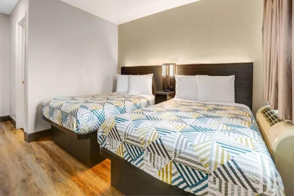 Foto van 2 tweepersoonsbedden | Rookvrij, minikoelkast - Vakantiehuis in San Bernardino - BedRoom