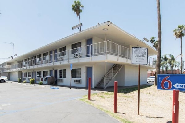 Foto van 2 Volledige Bedden | Niet-rokende, Mini Koelkast - Vakantiehuis in Bakersfield - Facilities