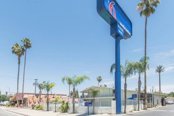 Foto van 2 Volledige Bedden | Niet-rokende, Mini Koelkast - Vakantiehuis in Bakersfield - Facilities