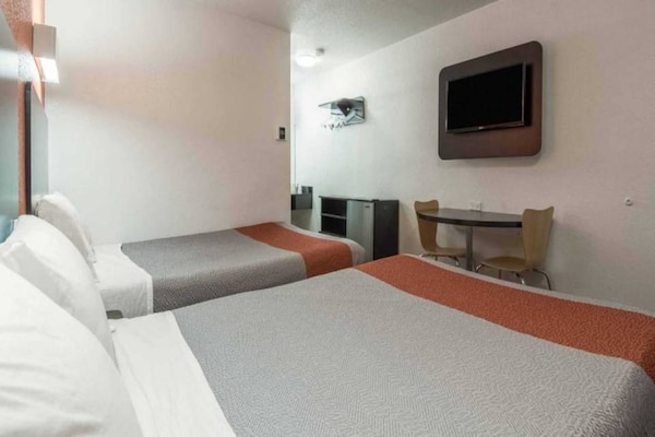 Foto van 2 Volledige Bedden | Niet-rokende, Mini Koelkast - Vakantiehuis in Bakersfield - BedRoom